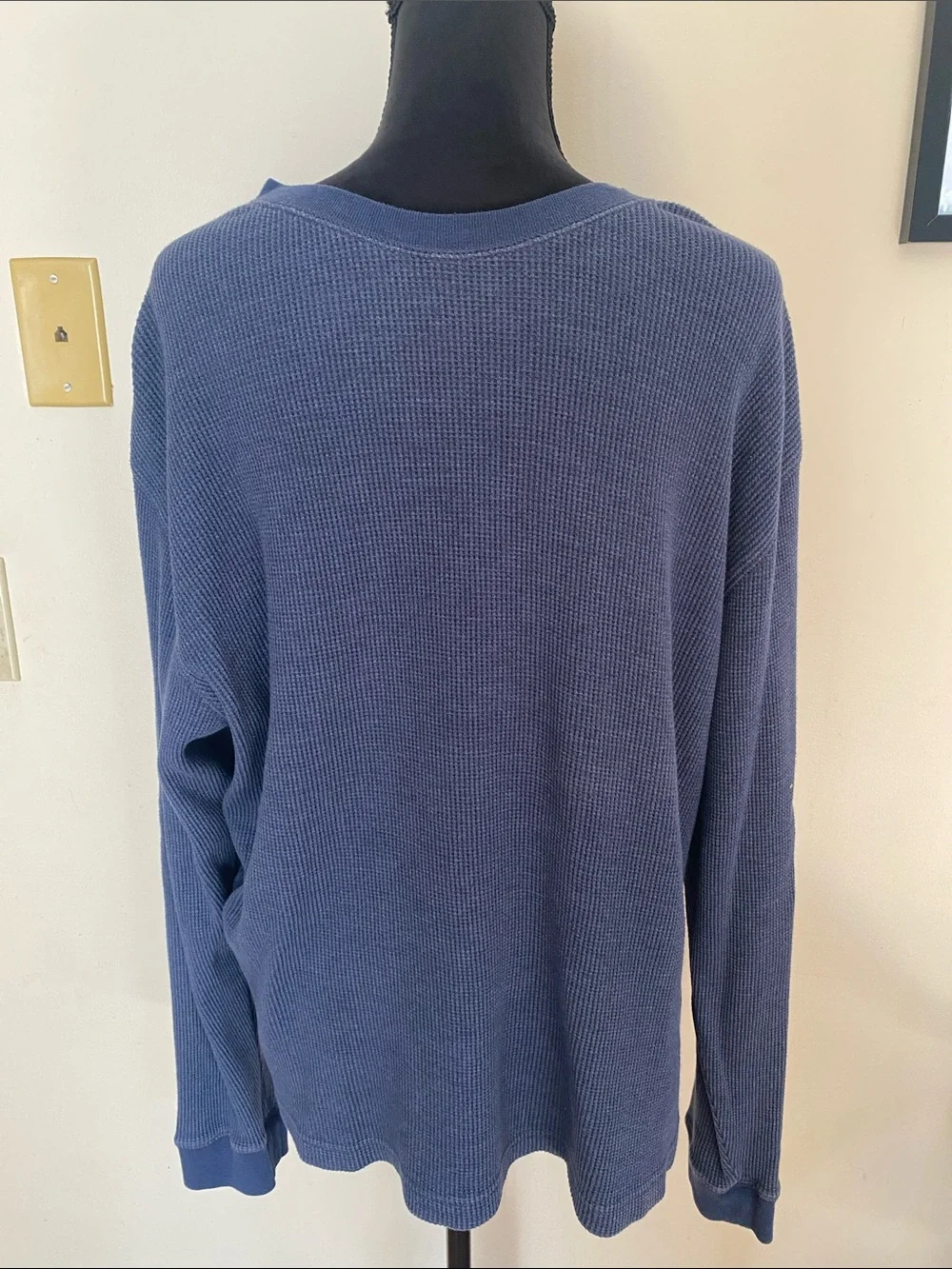 St. John's Bay men's long-sleeve waffle knit thermal shirt in a blue Sz Large